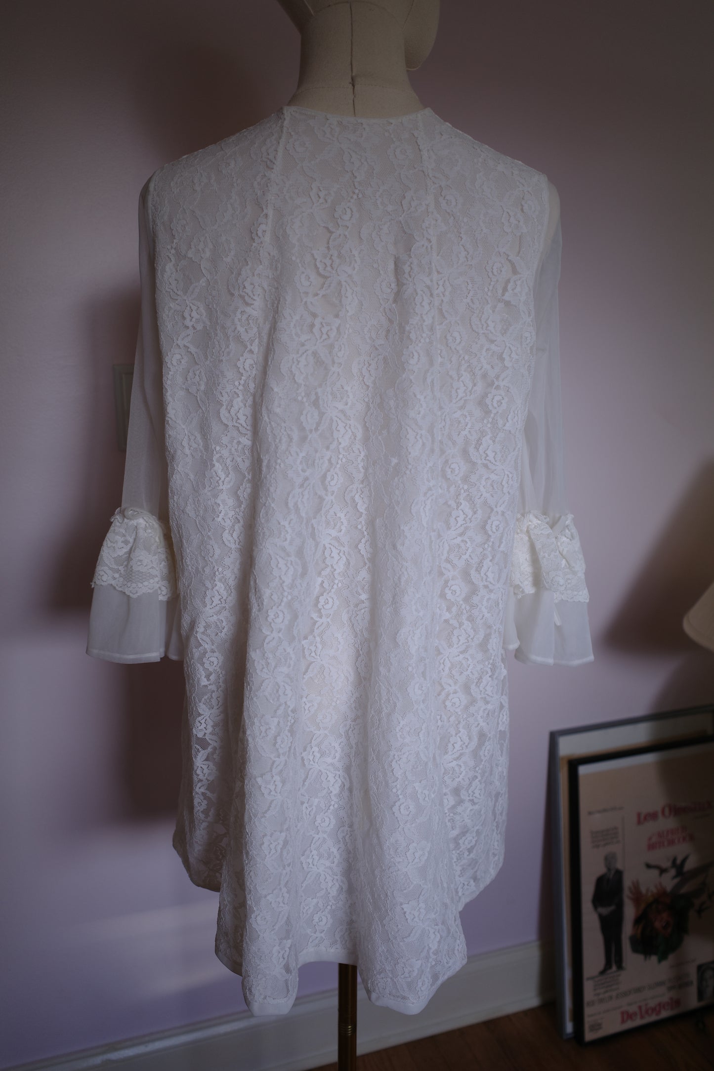 Vintage lace top with ruffle sleeve