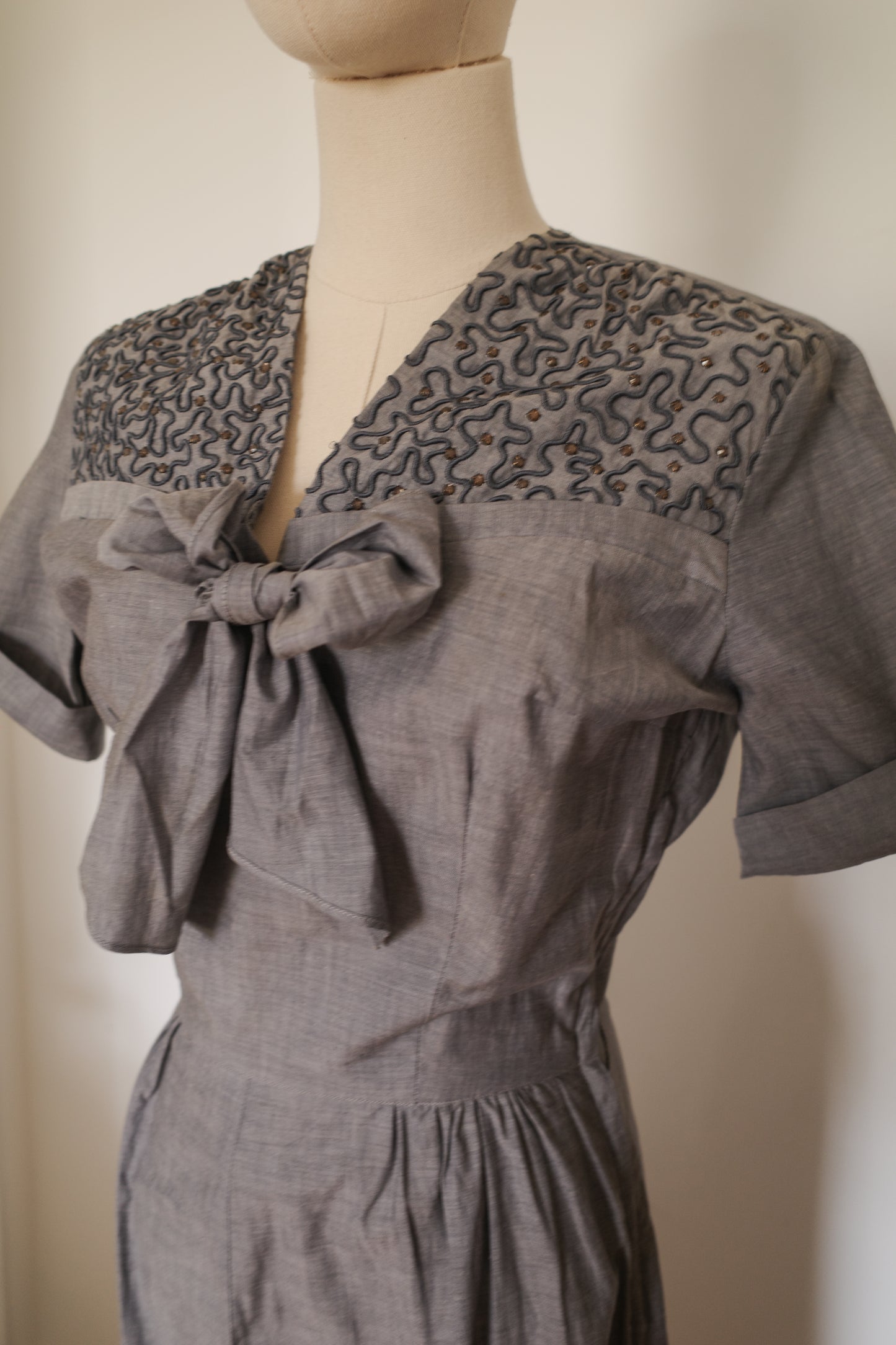 1940s Vintage squiggle and gem detail dress
